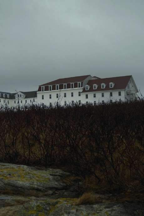 Ten miles off the coast of New England sits the Oceanic Hotel, a grand but outdated landmark attracting thousands of visitors during the spring and summer. During the off-season, a solitary caretaker finds refuge on the 43-acre Star Island, embracing the cold, dark months and drawing inspiration from the quiet beauty of winter. She finds life and purpose in the hotel’s stillness, weathering the harsh conditions and finding solace in the solitude.
